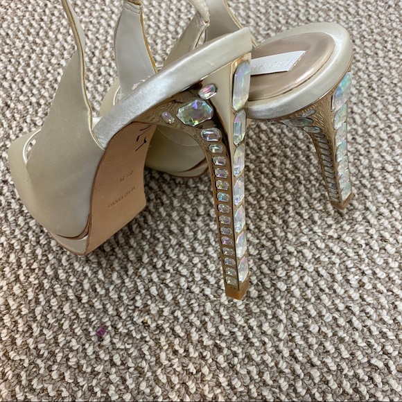 BCBG MAXAZRIA SATIN CREAM JEWELED PEEP TOE HEELS - Picture 7 of 15